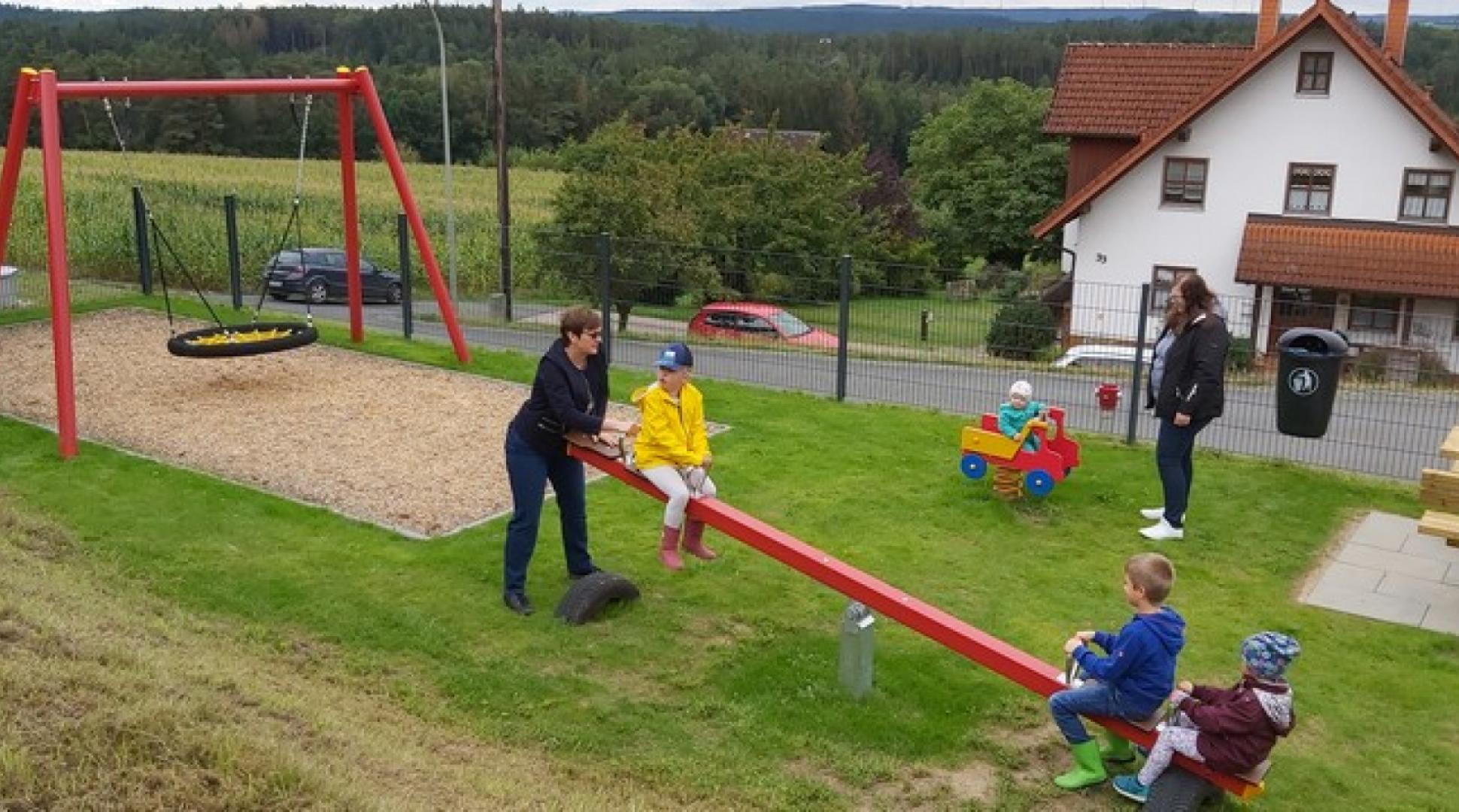 12 Bild 19.09.2021 Spielplatzeinweihung Schamelsberg